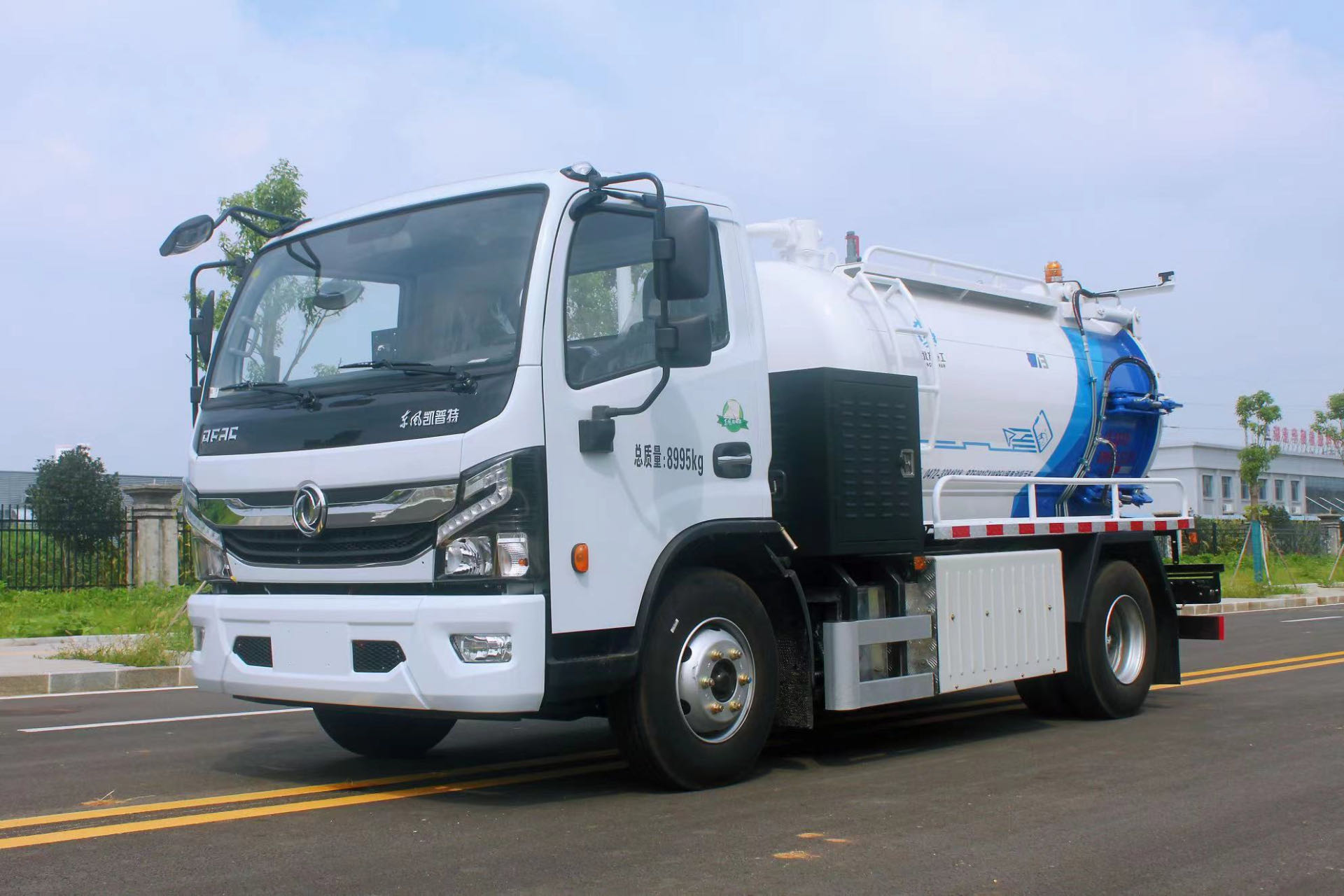 東風(fēng)凱普特純電動吸污車圖片4