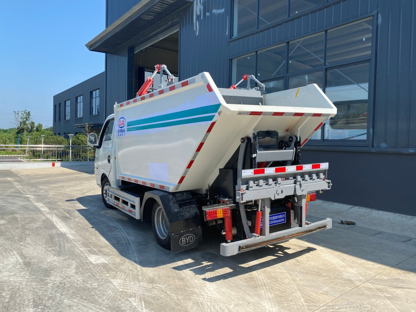 3.5方比亞迪T4純電動(dòng)自裝卸式垃圾車(chē)圖片5