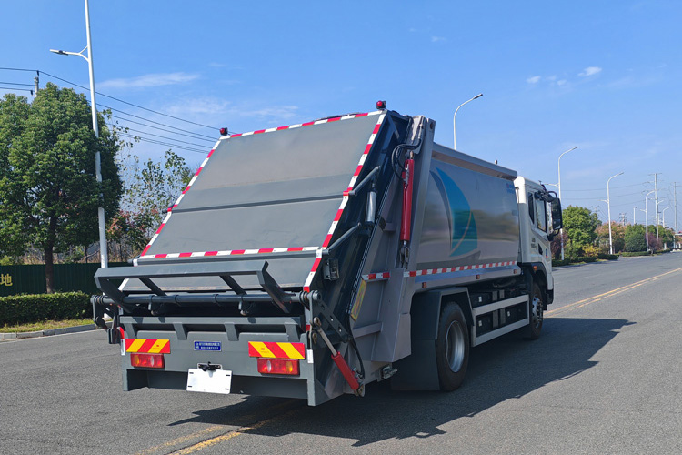 東風(fēng)華神純電動高端壓縮垃圾車圖片4