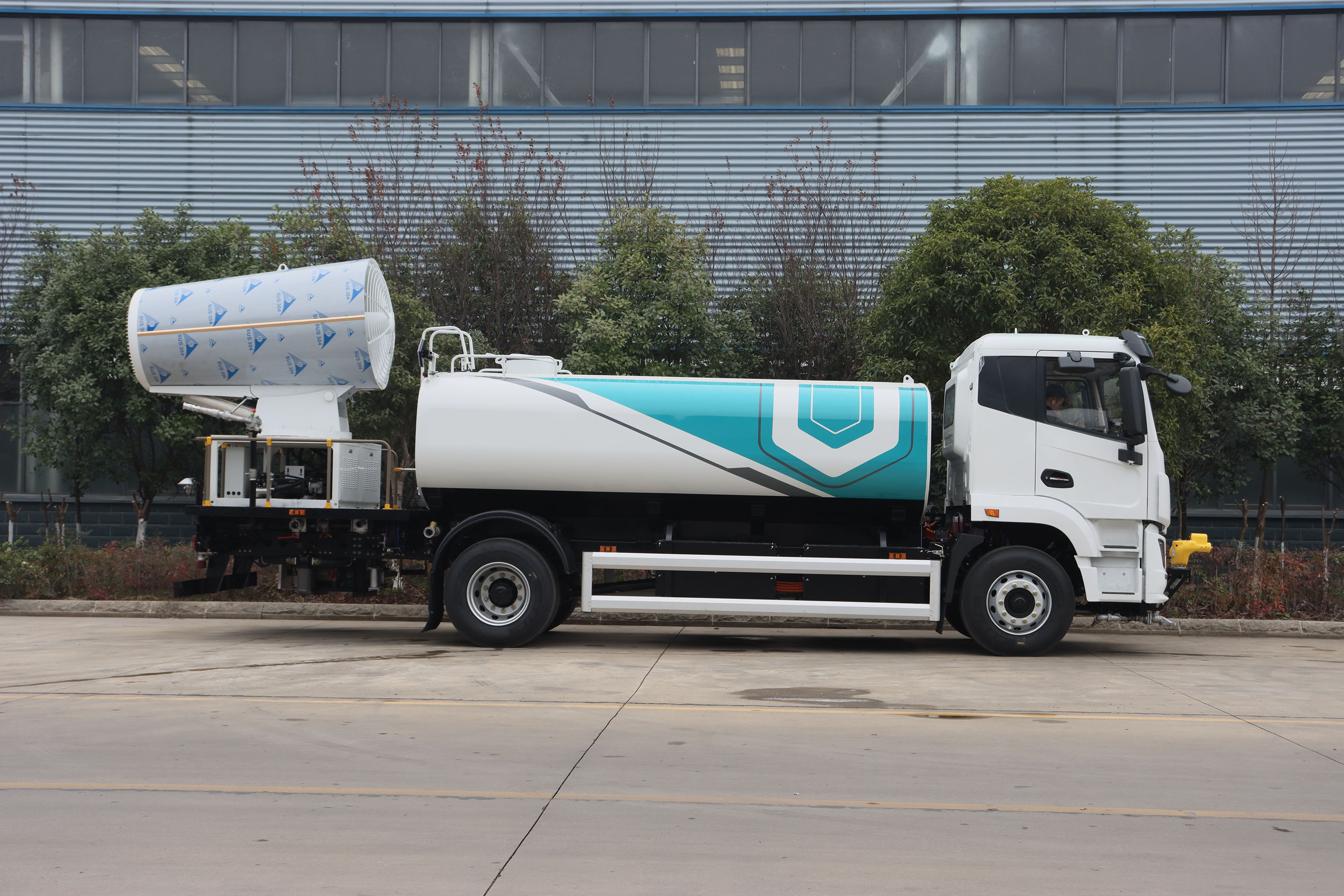 程力壹為10方純電動(dòng)多功能抑塵車(chē)圖片3