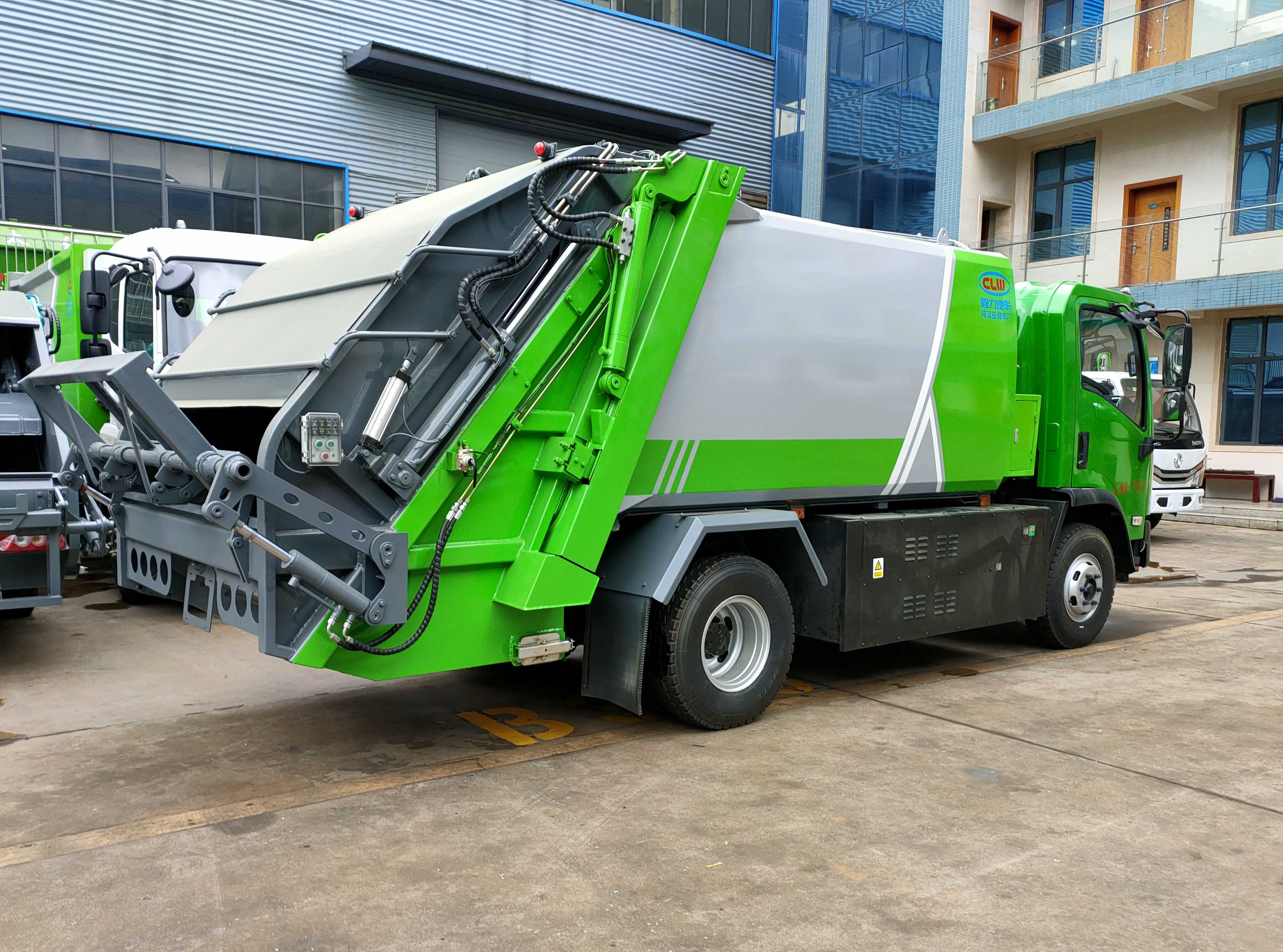 宇通8方純電動壓縮式垃圾車圖片5