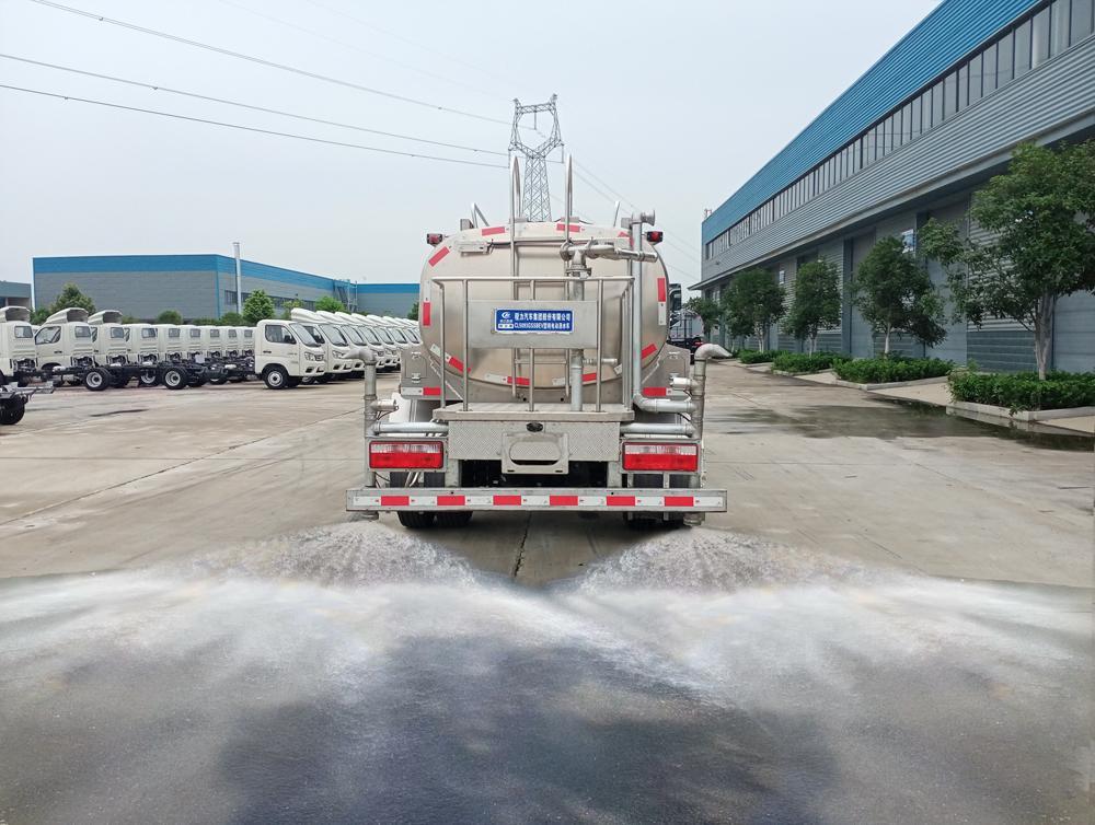 東風(fēng)凱普特型純電動(dòng)灑水車圖片5