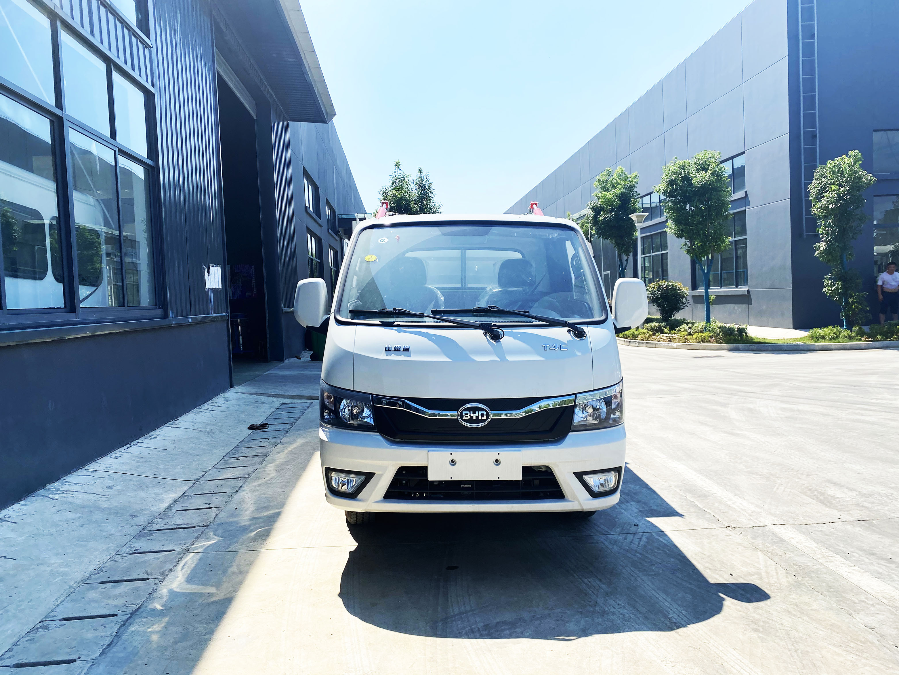 3.5方比亞迪T4純電動(dòng)自裝卸式垃圾車(chē)圖片2