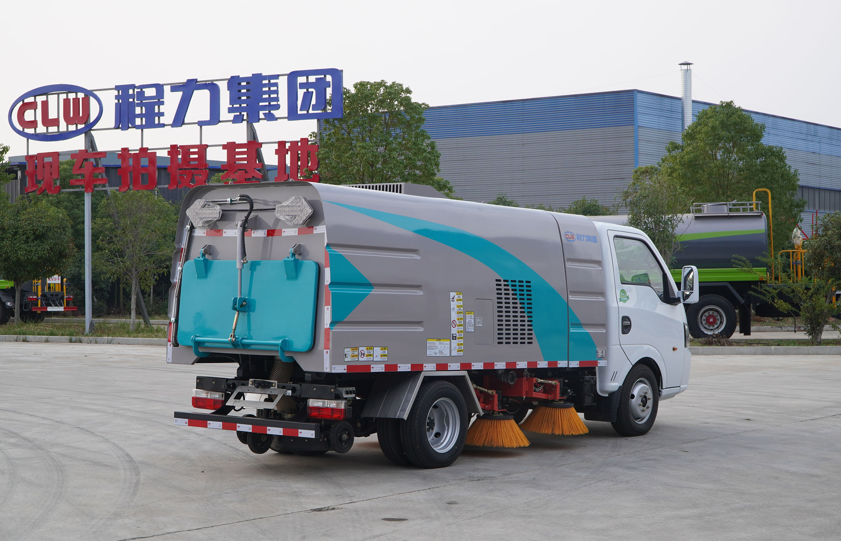 2.5方東風(fēng)途逸純電動高端掃路車圖片4