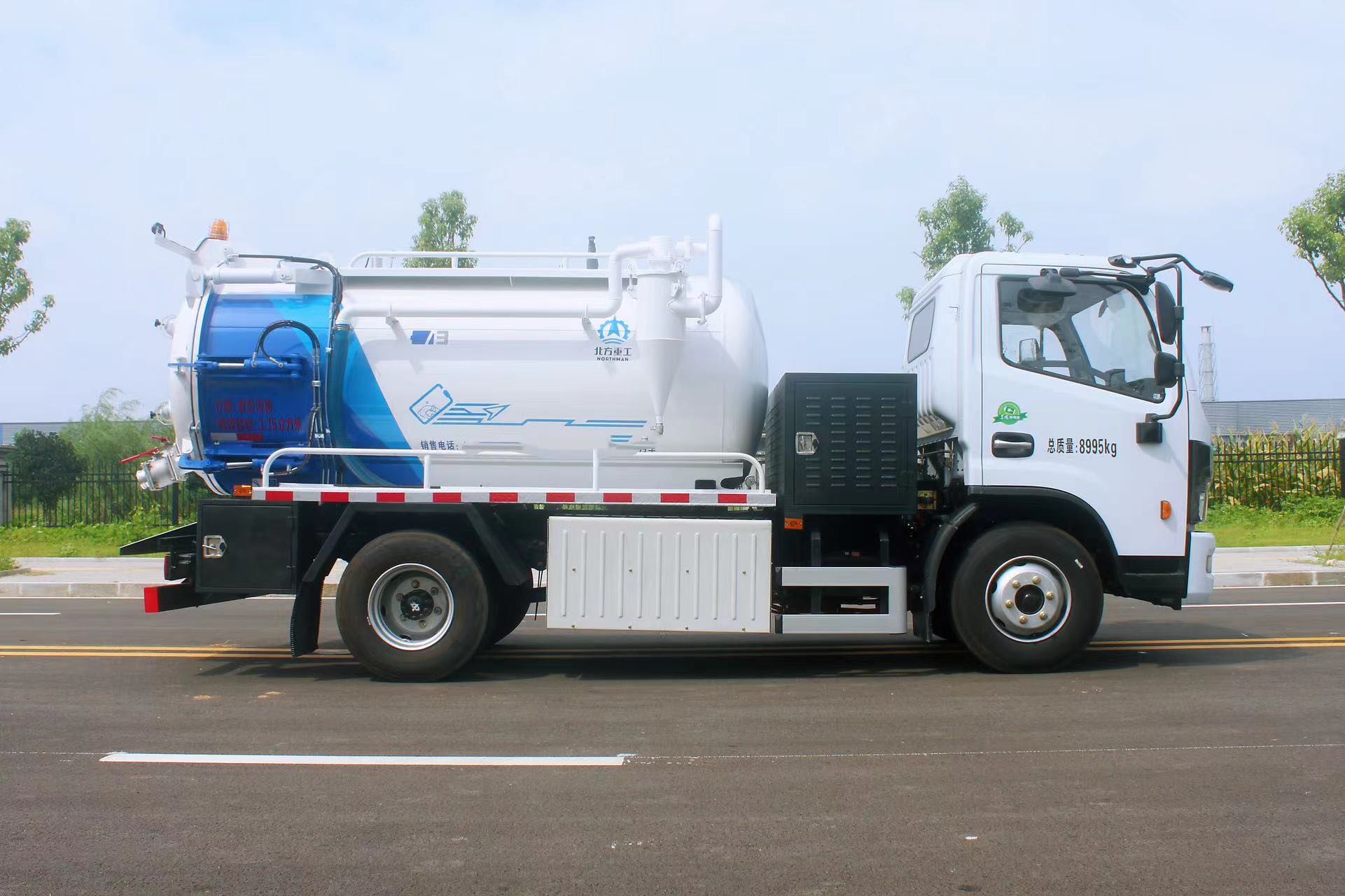 東風(fēng)凱普特純電動吸污車圖片3