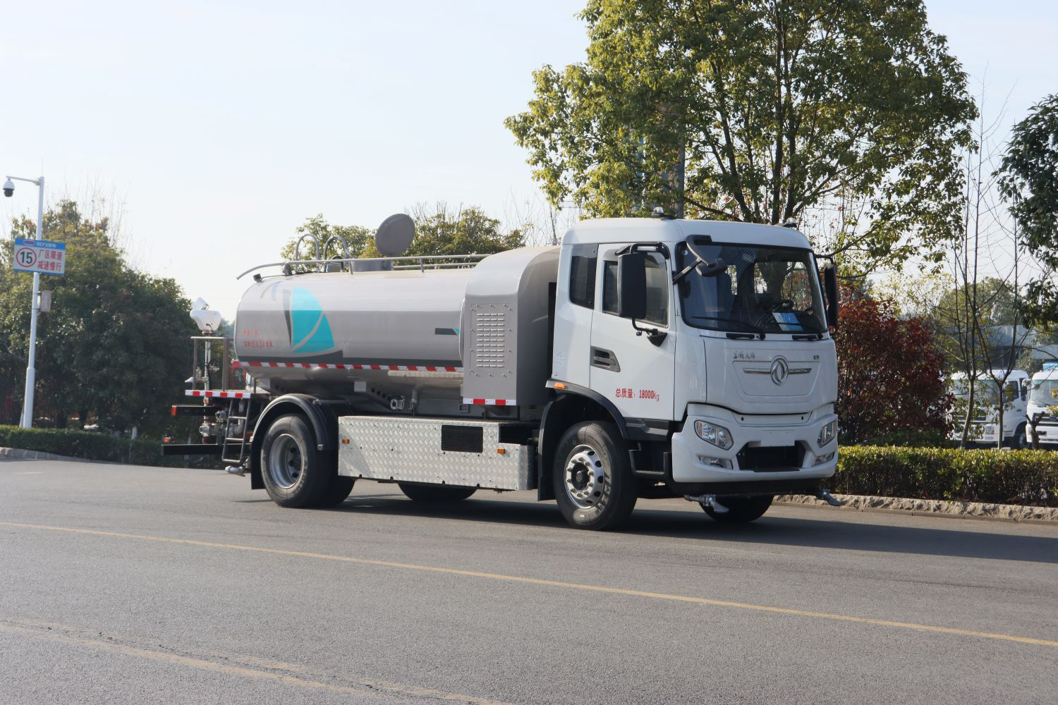 東風天錦純電動10方多功能灑水車