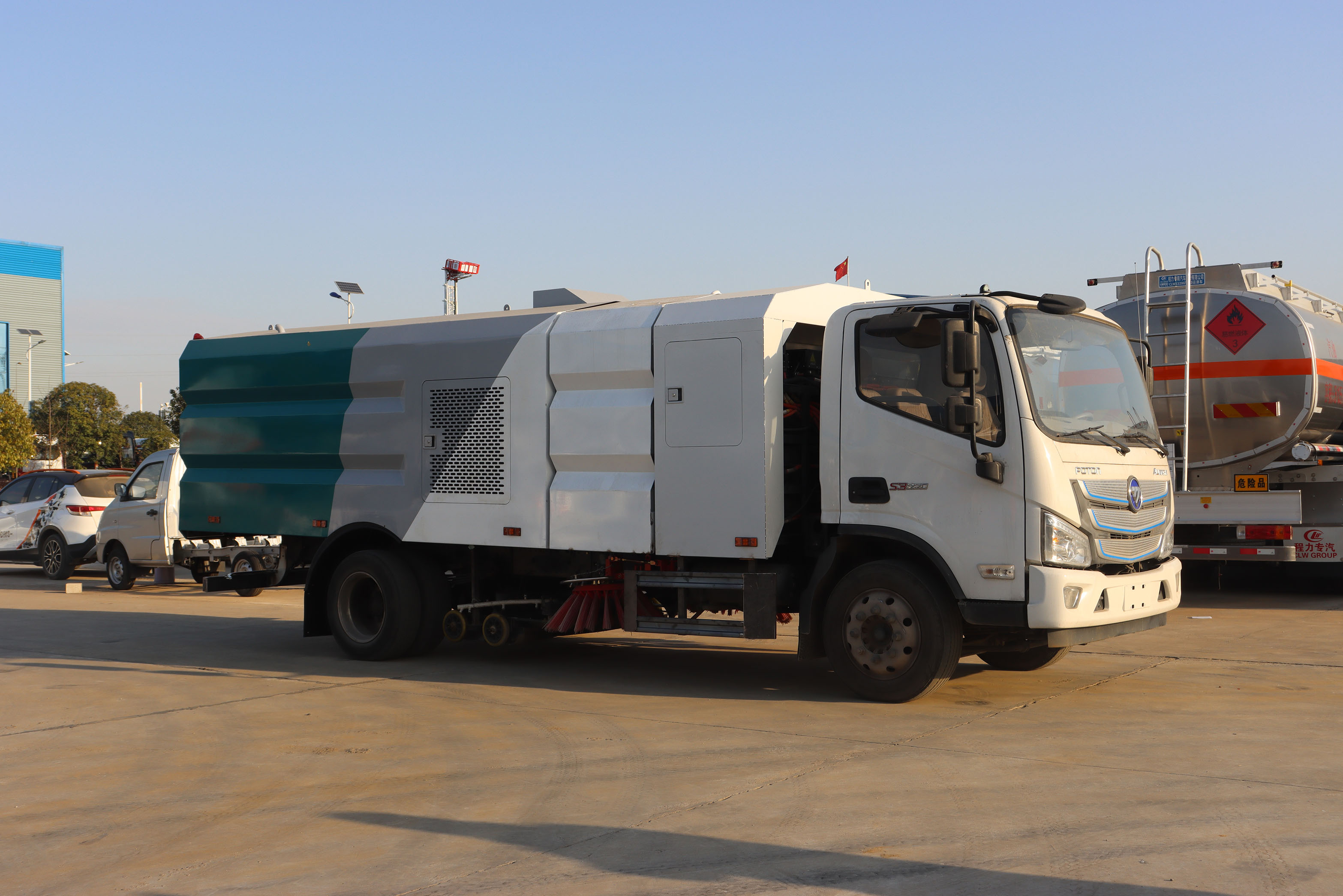 福田9方純電動(dòng)多功能洗掃車