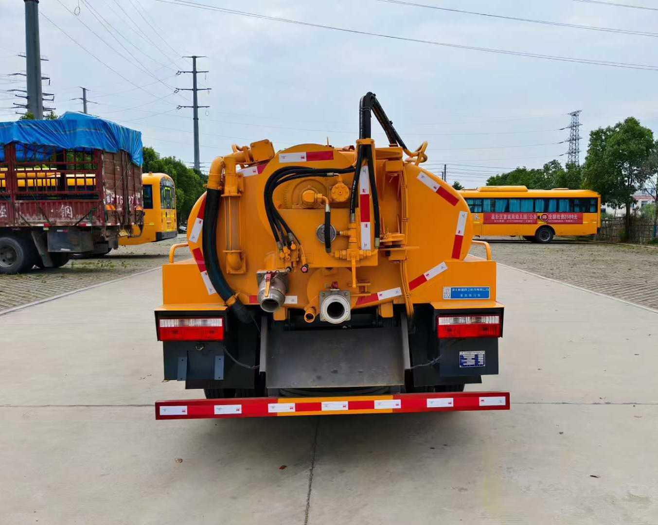 東風(fēng)途逸藍(lán)牌1.24方清洗吸污車圖片5