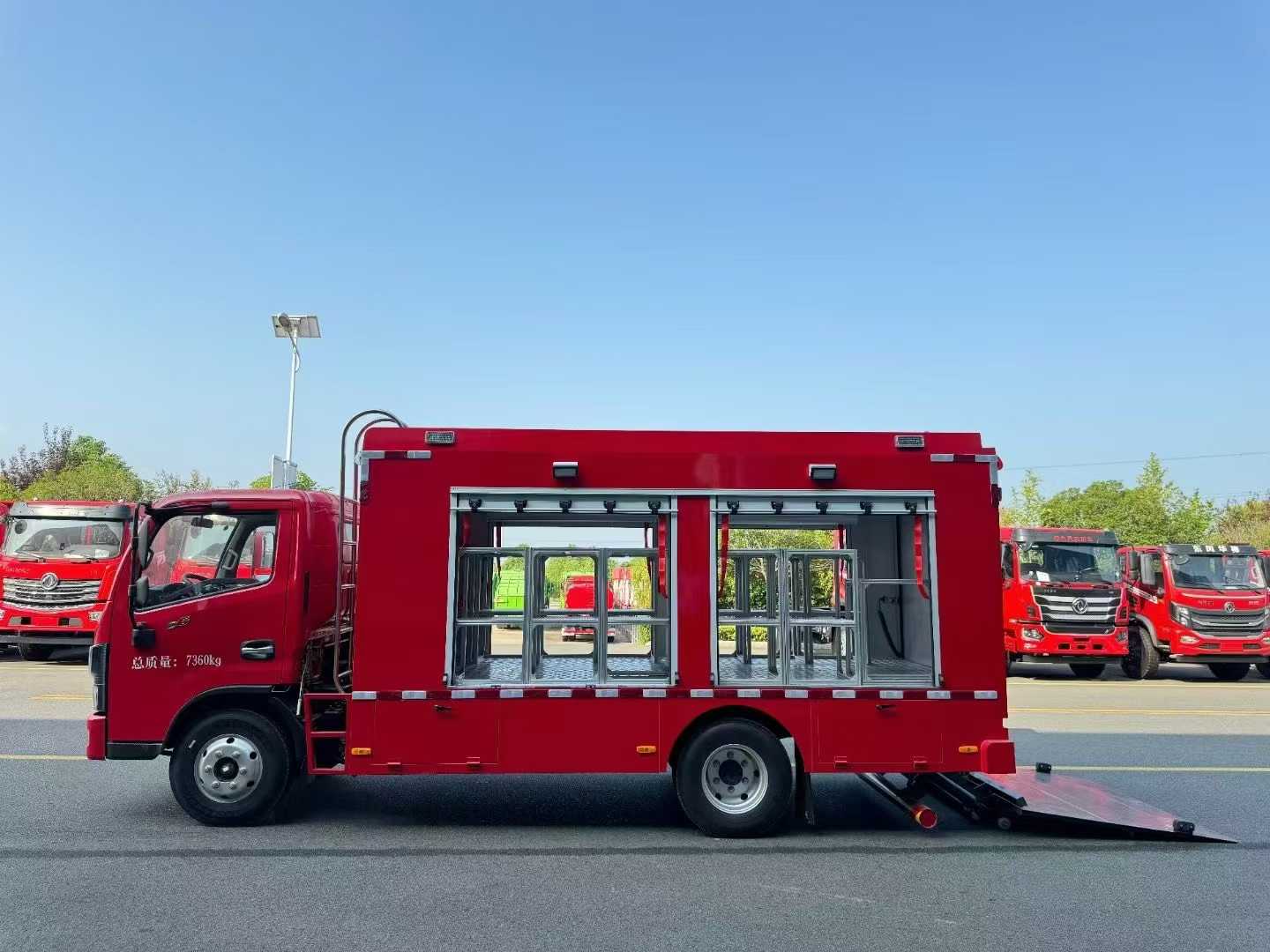 東風多利卡高端裝備運輸車圖片3